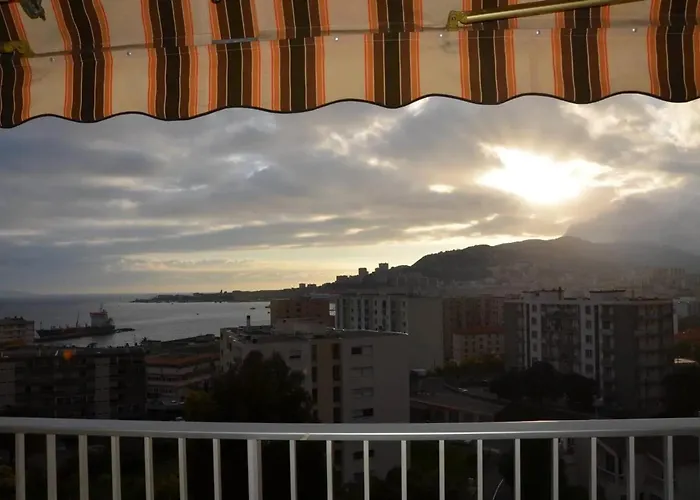 Confortable A Avec Balcon *