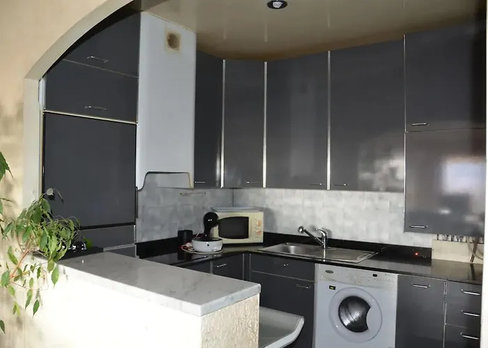 Confortable A Avec Balcon *