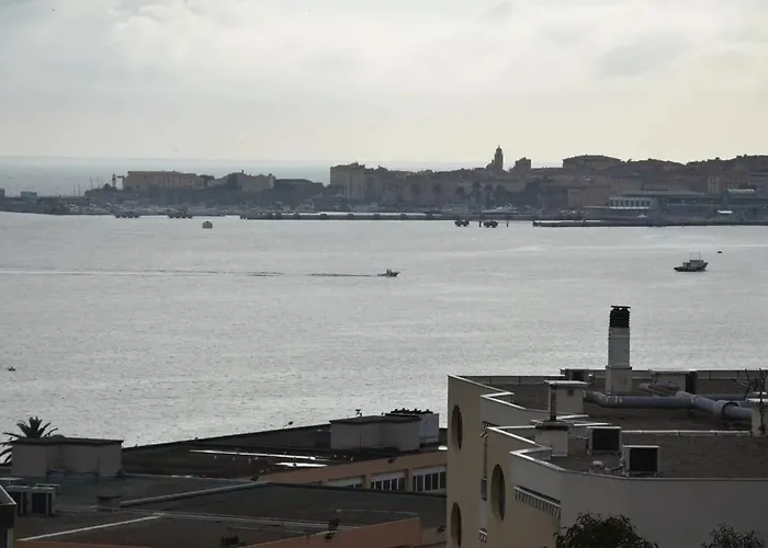 Confortable A Avec Balcon * Ajaccio (Corsica)
